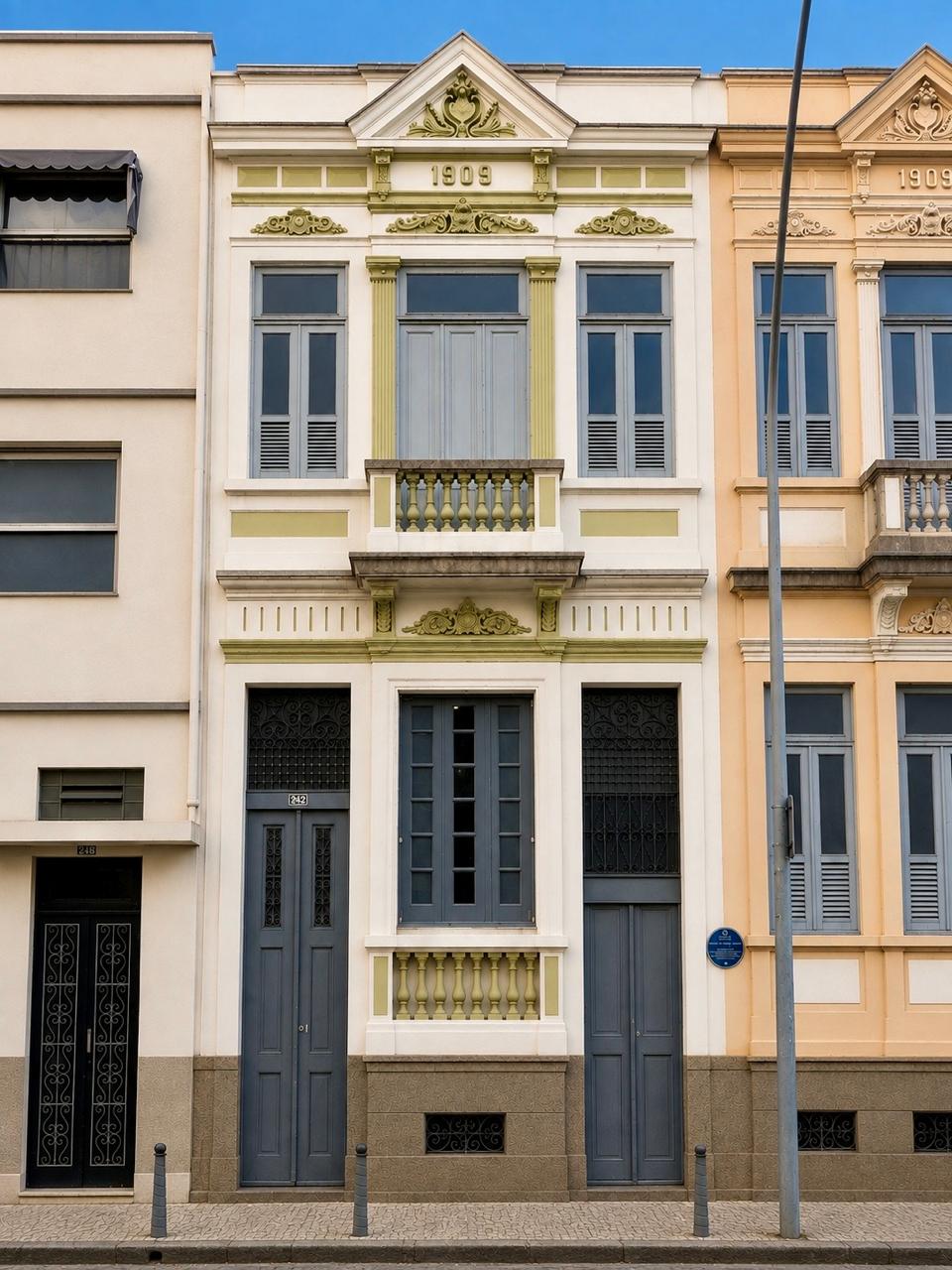 Fachada histórica do ATO, sobrado de 1909 na Rua da Lapa, Rio de Janeiro